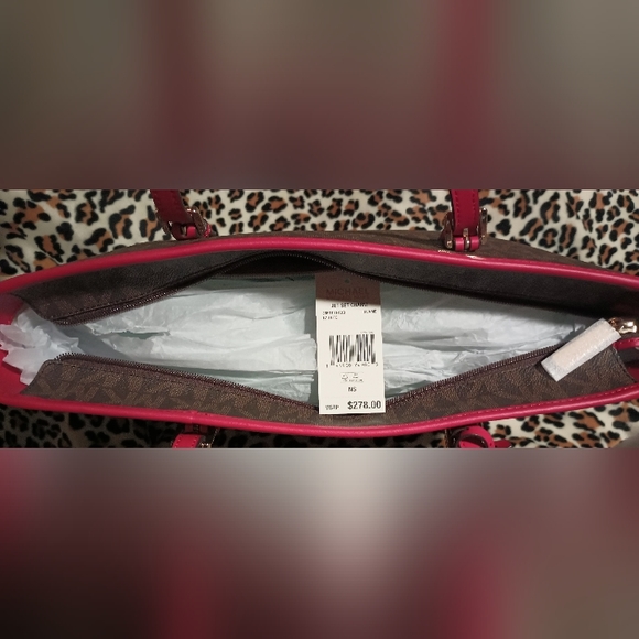 Michael Kors Jet Set Charm Large Tote - Picture 3 of 6